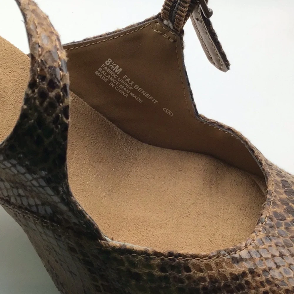 Aerosoles Fax Benefit Open Toed Strappy Heel Tan Snake 8.5 M NWOT
Never Worn - Picture 5 of 5